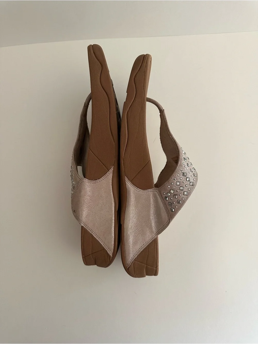 Fitflop Tan Platform Novy Rhinestone  Comfort Thong Sandals